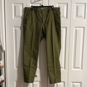 GAP Men's Khaki Green Chinos